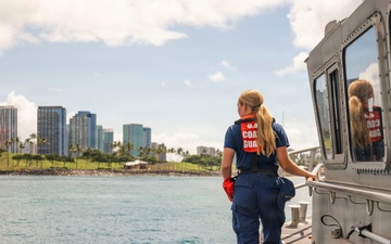 Regional Dive Locker Pacific and Station Honolulu conduct buoy restoration