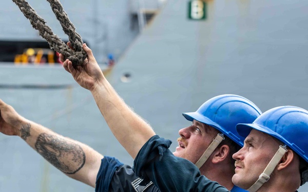 Shoup Sailors Conduct Underway Replenishment