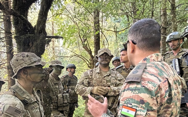 U.S., Indian Army Soldiers train together in jungle warfare, rappelling during Yudh Abhyas 2026