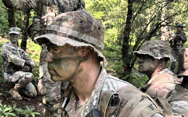 U.S., Indian Army Soldiers train together in jungle warfare, rappelling during Yudh Abhyas 2026