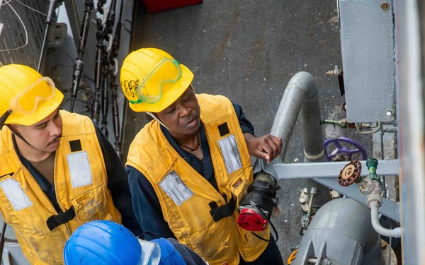 Shoup Sailors Conduct Fueling-at-Sea Evolution