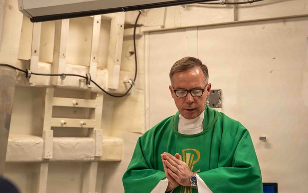 Shoup Sailors Attend Catholic Mass