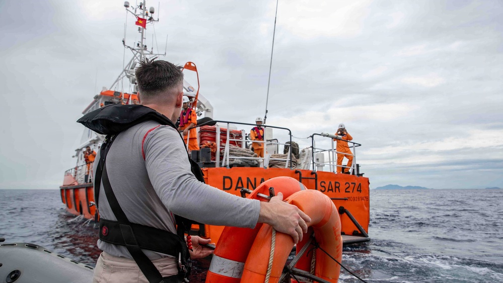 USS Shoup and Vietnamese Coast Guard Conduct Search and Rescue Exercise