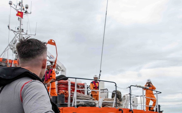USS Shoup and Vietnamese Coast Guard Conduct Search and Rescue Exercise
