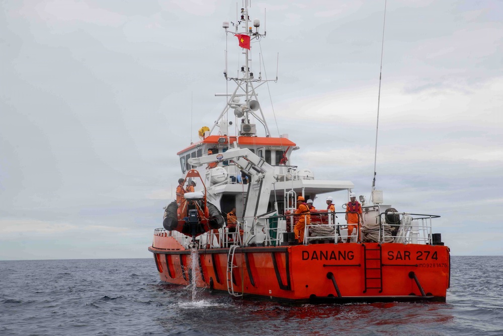 USS Shoup and Vietnamese Coast Guard Conduct Search and Rescue Exercise