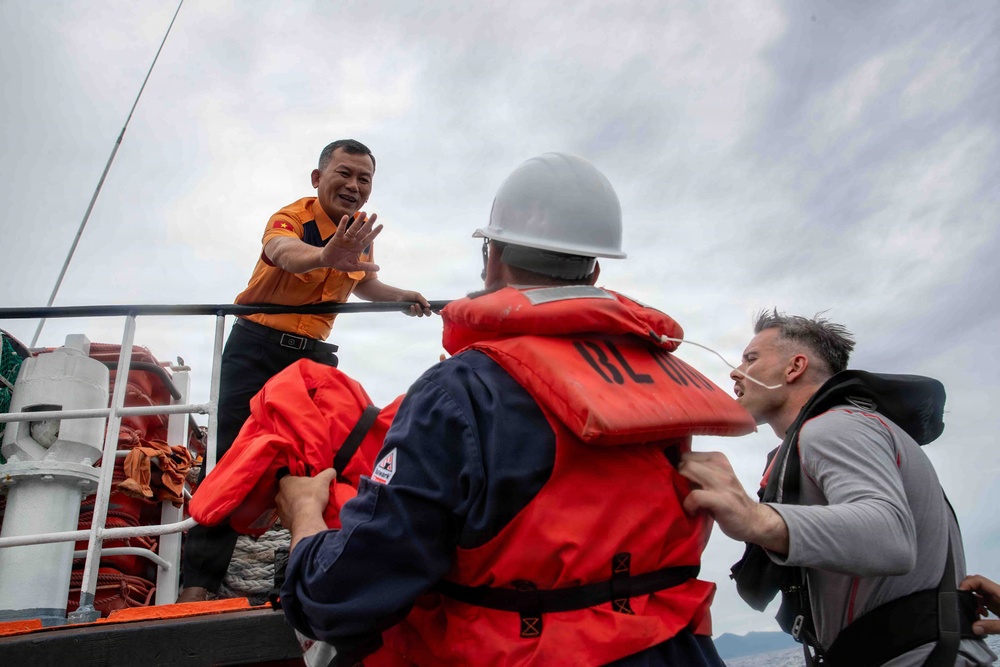 USS Shoup and Vietnamese Coast Guard Conduct Search and Rescue Exercise