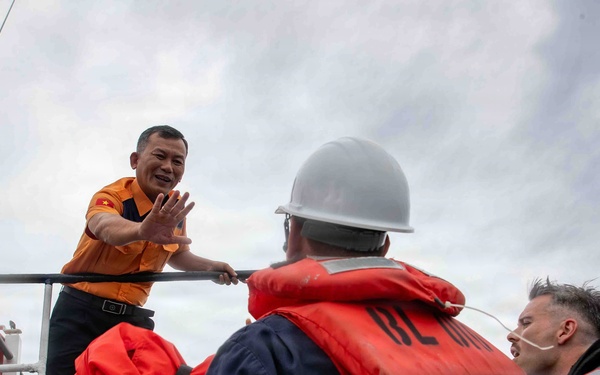 USS Shoup and Vietnamese Coast Guard Conduct Search and Rescue Exercise