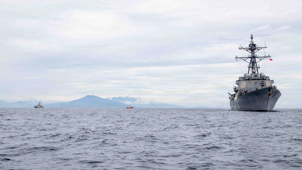 USS Shoup and Vietnamese Coast Guard Conduct Search and Rescue Exercise