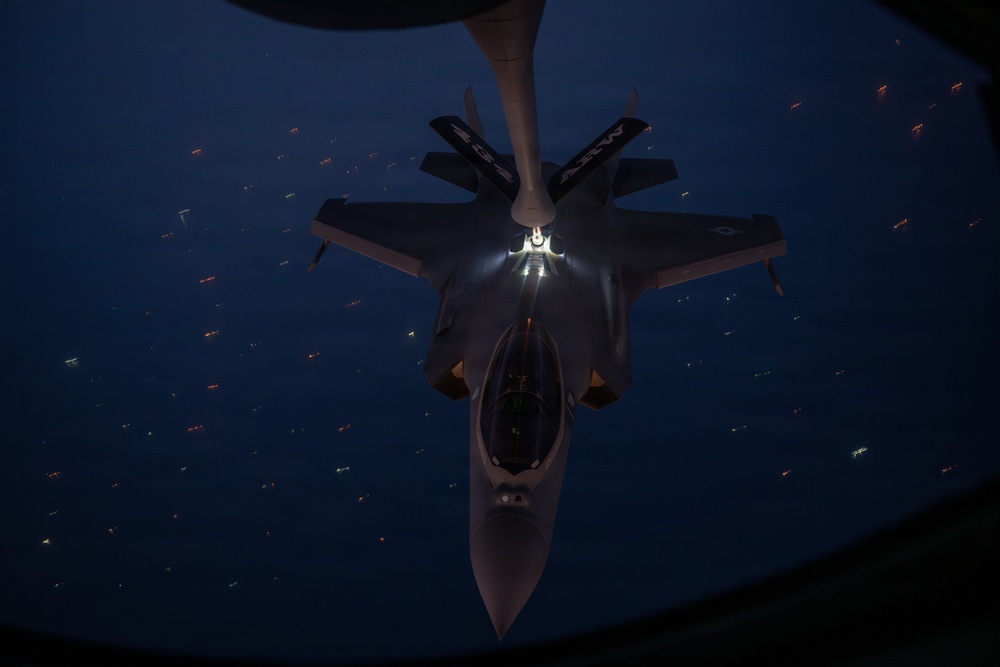 DVIDS - Images - KC-135 refuels F-35s for threat deterrence [Image 5 of 5]