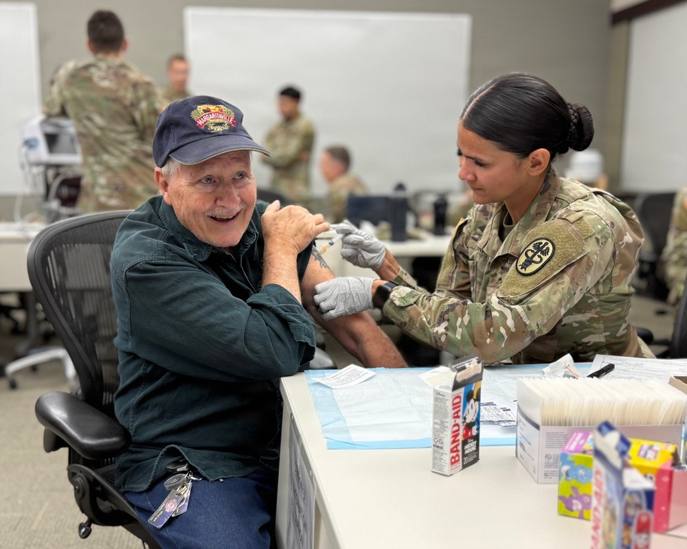 Munson connects with retirees at Fort Leavenworth Retiree Appreciation Day