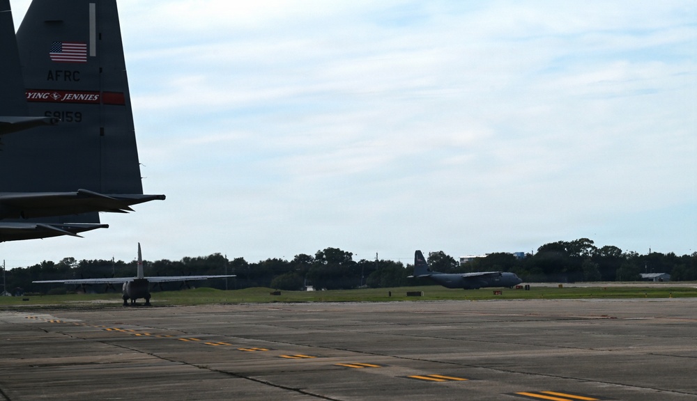 DVIDS - News - 403rd Wing evacuates aircraft, continues to fly ...