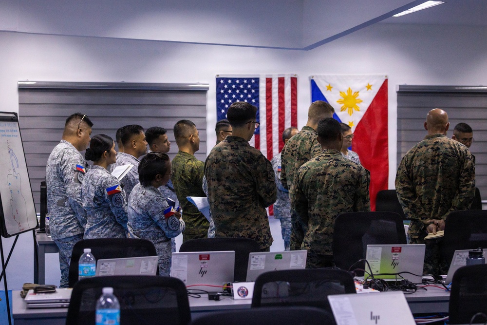 DVIDS - News - I MEF, Philippine Joint Task Force strengthen crisis ...