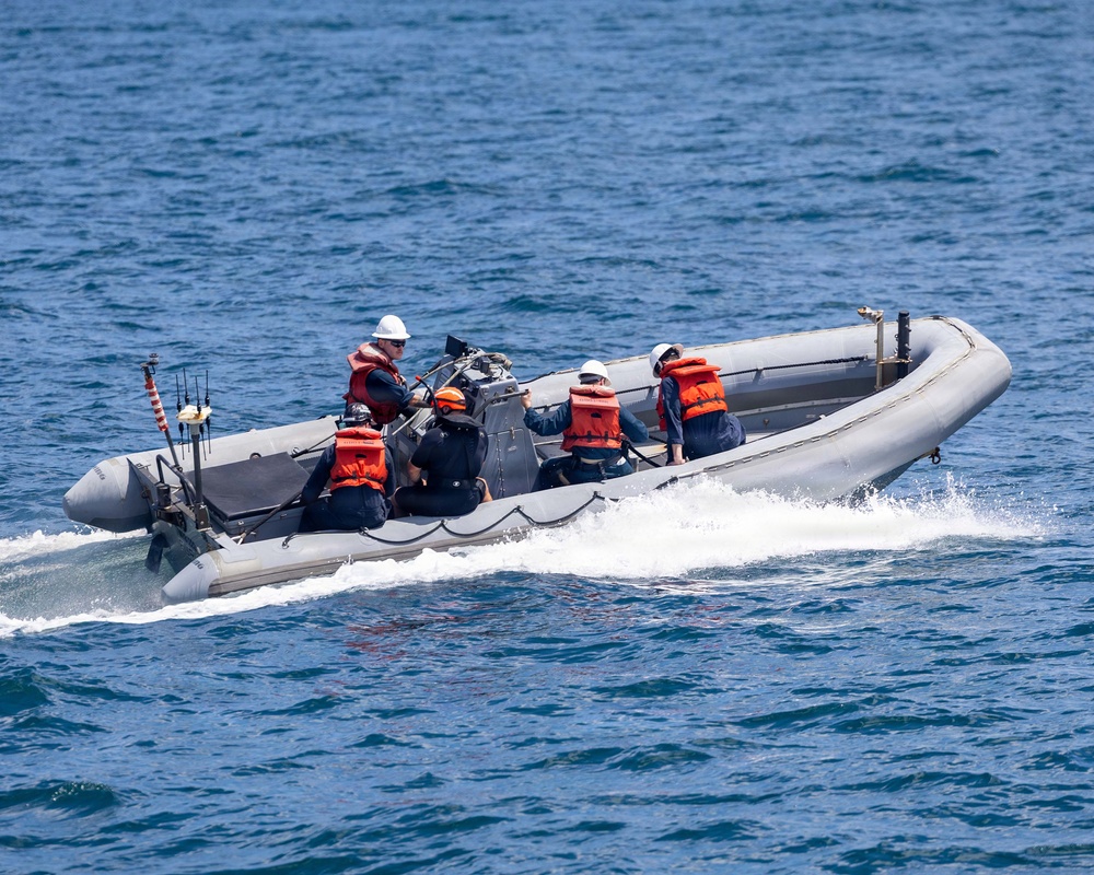 DVIDS - Images - USS Rafael Peralta Small Boat Operations [Image 5 of 6]