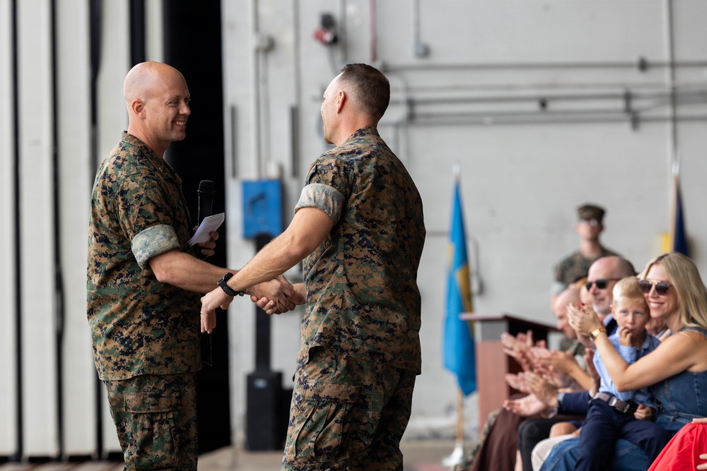 DVIDS - Images - VMGR-252 change of command ceremony [Image 9 of 9]