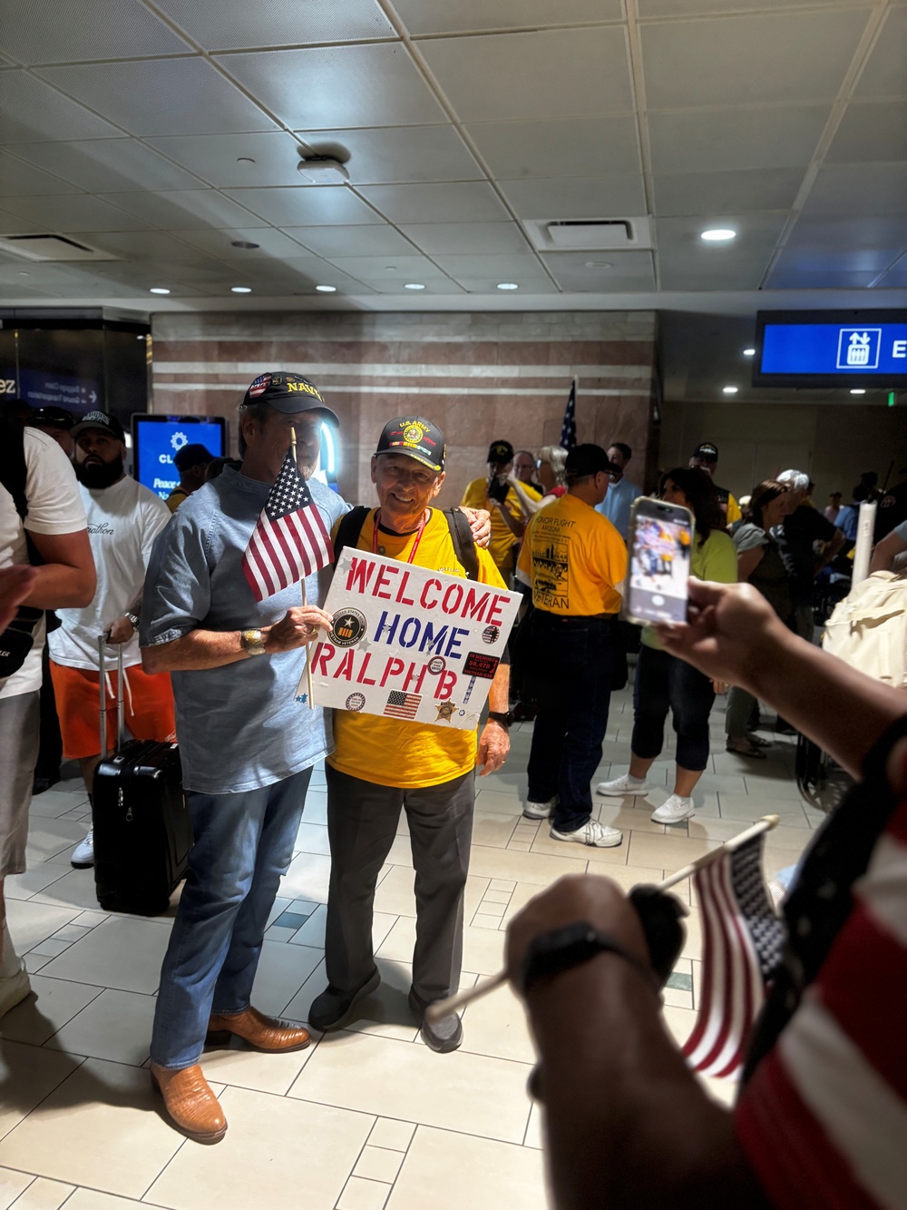 Honor Flight veterans return home to a heroes’ welcome at Sky Harbor