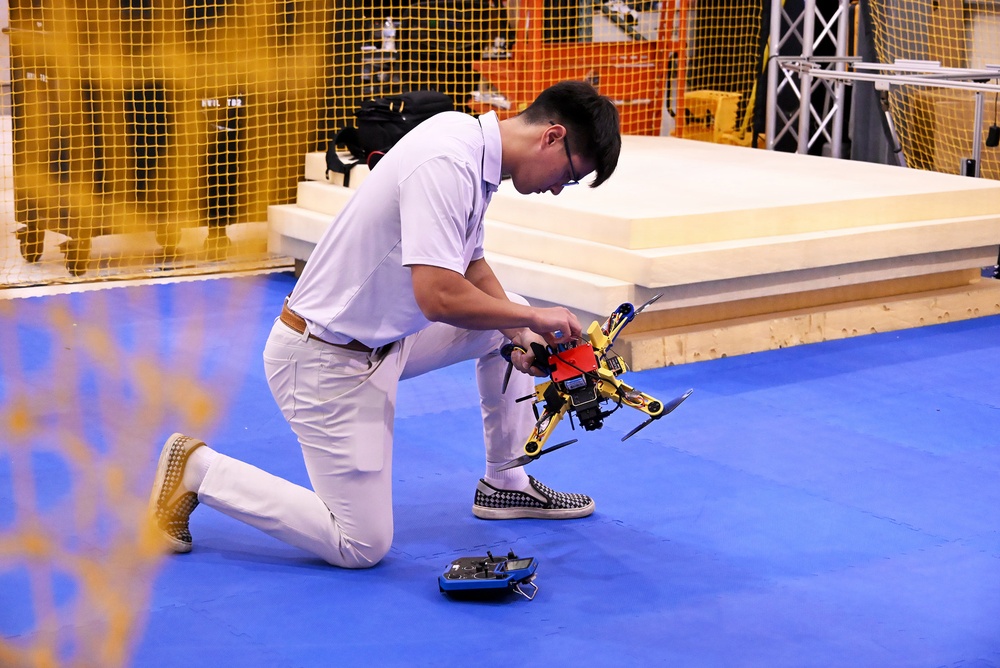 DVIDS - News - Navy flies drones without GPS, lands autonomously on ...
