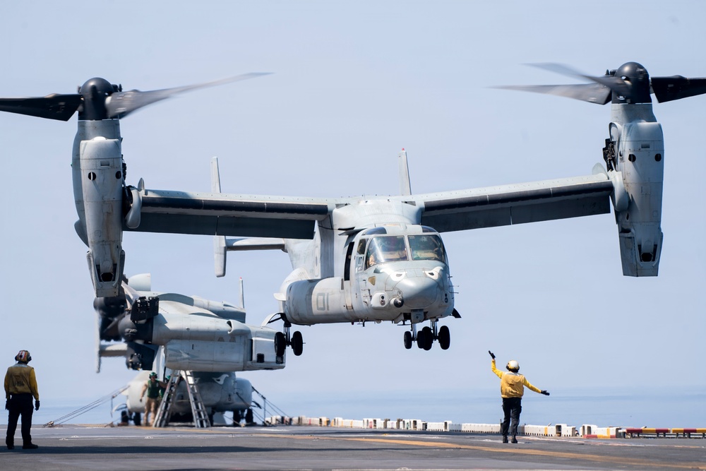 DVIDS - Images - USS Boxer, 11th MEU Conduct Flight Operations [Image 1 ...