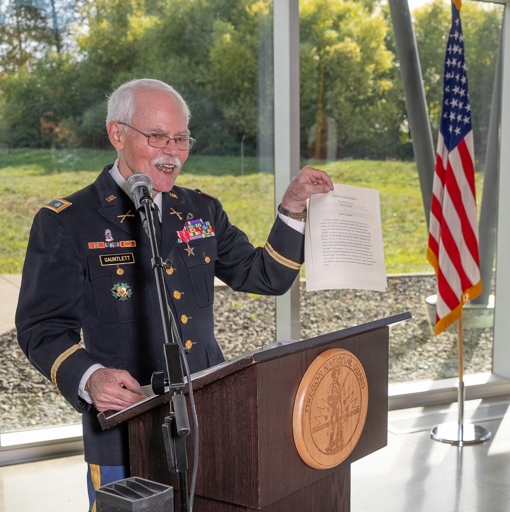 DVIDS - News - Oregon National Guard honors Vietnam veteran with Bronze ...
