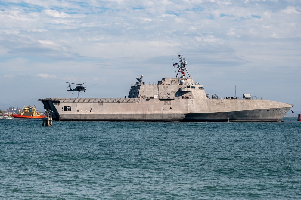 DVIDS - Images - Under Secretary Dodd Fast-Ropes onto USS Mobile (LCS ...