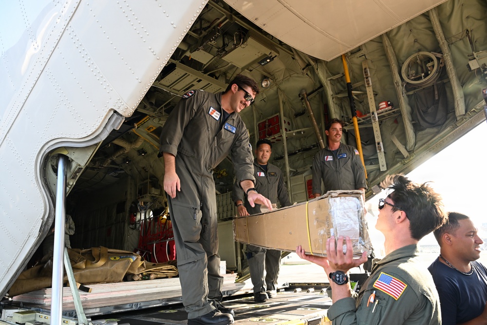DVIDS - Images - Coast Guard delivers supplies to Guam following Super ...