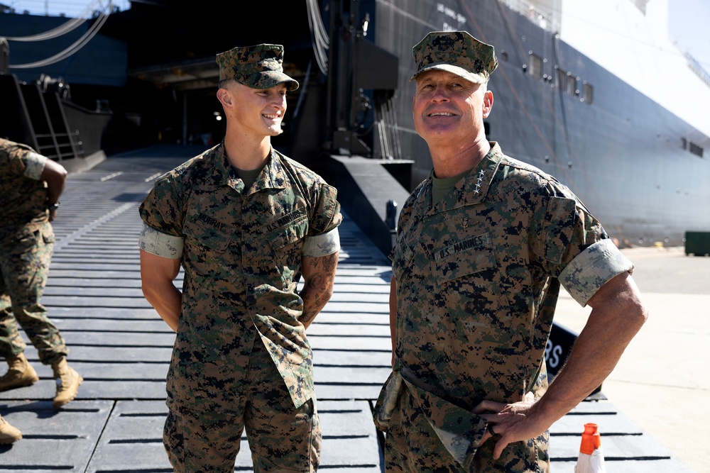 DVIDS - News - Blount Island team briefs assistant commandant on ...
