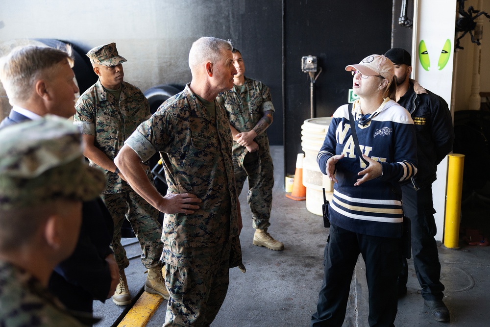 DVIDS - News - Blount Island team briefs assistant commandant on ...