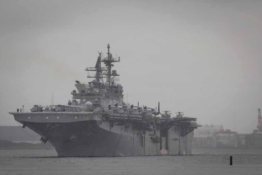 DVIDS - Images - LHD 8 ports in Japan for maintenance availability ...