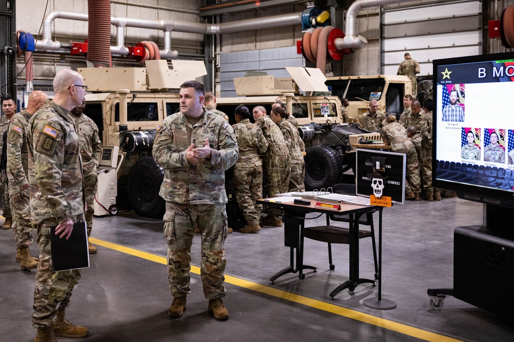 DVIDS - News - 102nd Training Division CG Visits Ordnance School