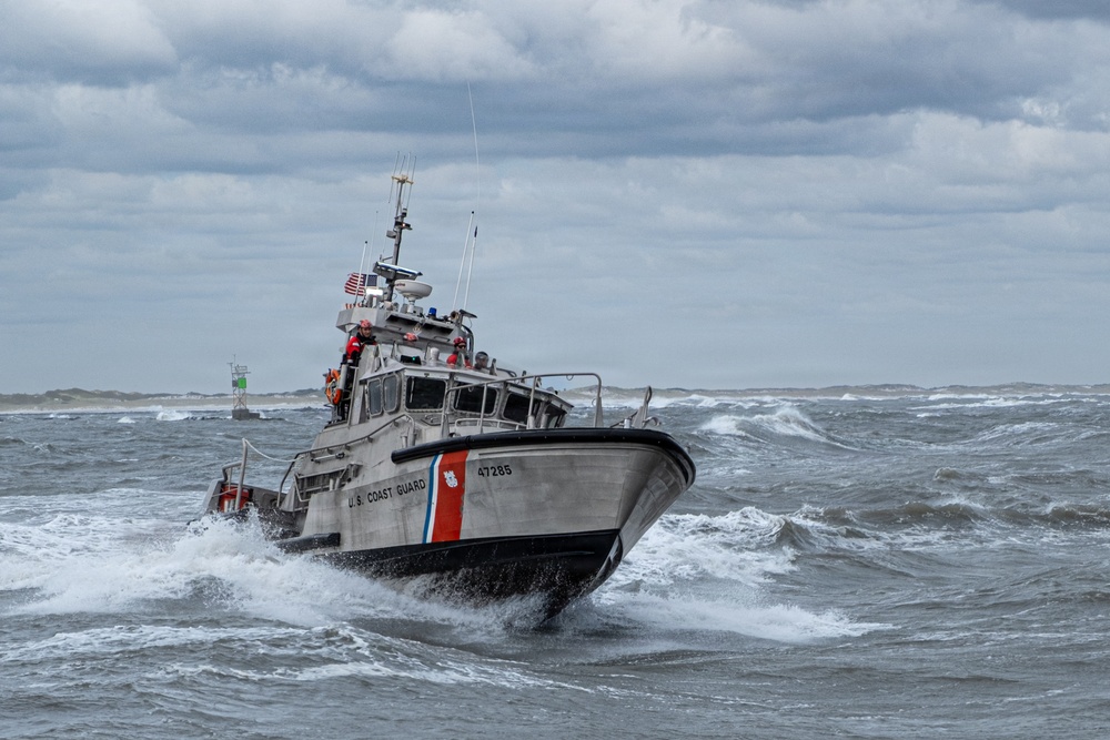 DVIDS - Images - Coast Guard crew builds mission readiness through surf ...